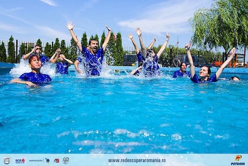 Imbracati in piscina - Delta Dunarii - Redescopera Romania