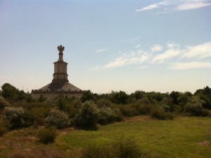 Tropaeum Traiani - Foto de pe mormantul tumular